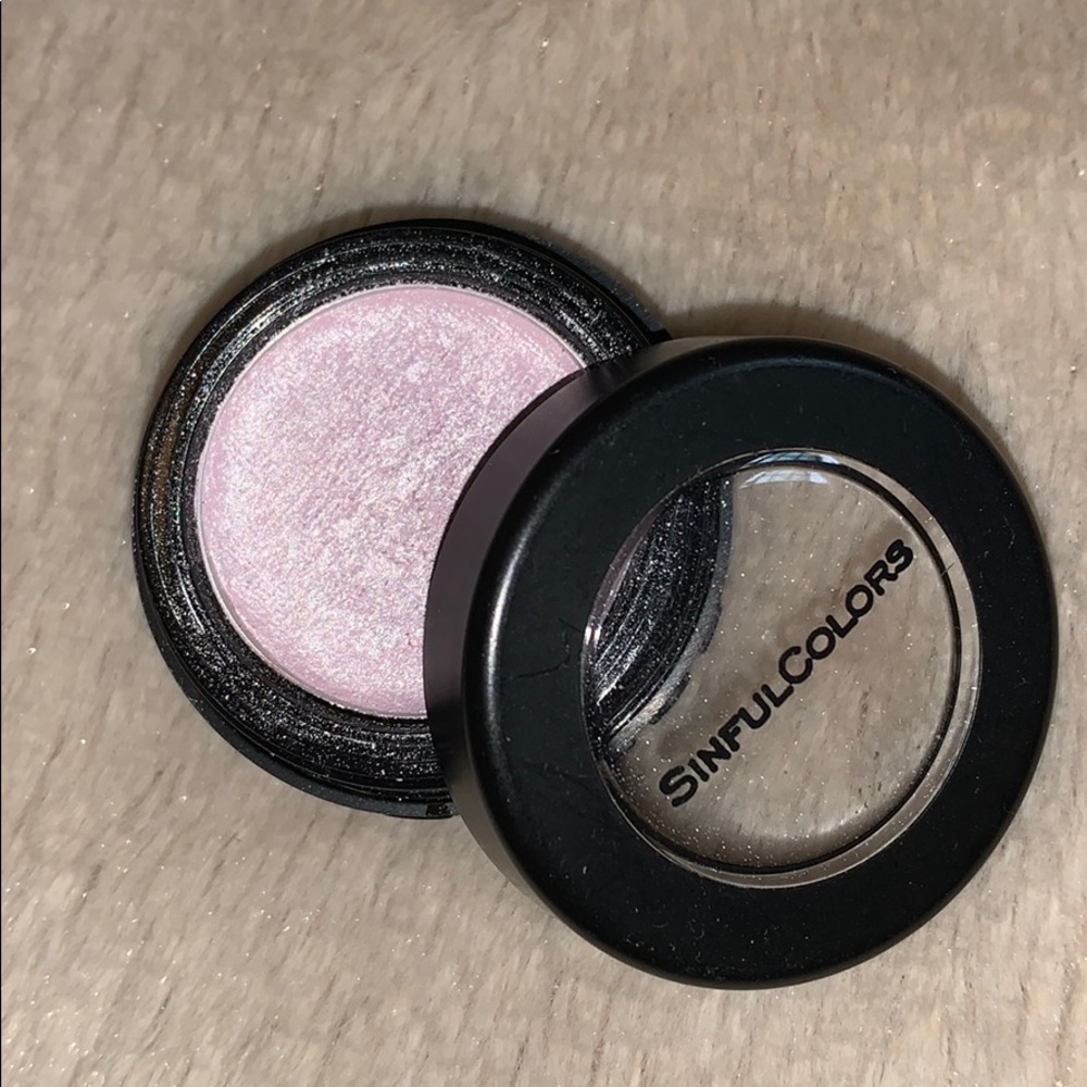 Sinful Colors Eyeshadow - pale pink with shimmer